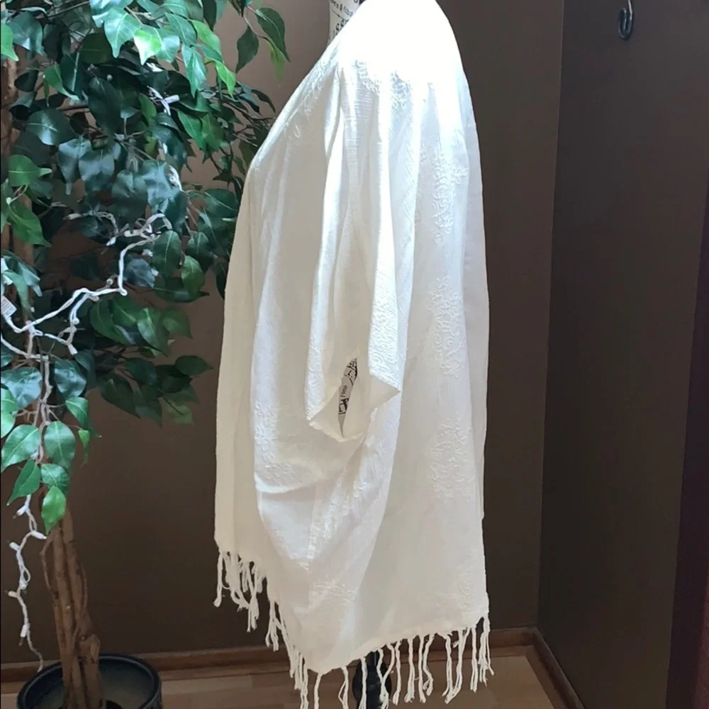 COPY - Billabong Designer’s Closet cream fringed kimono - Picture 4 of 8